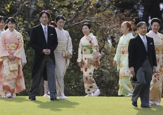 Putri Aiko Hadiri Pesta Taman Musim Gugur di Jepang, Debut dengan Pakaian Tradisional